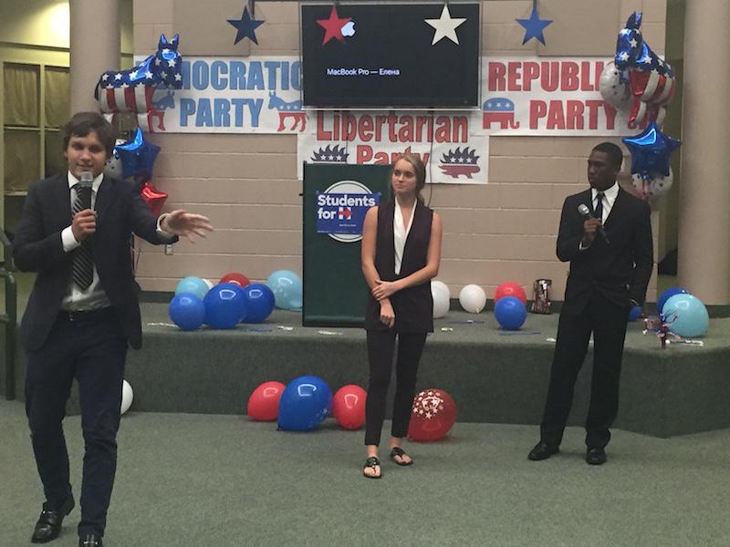 Clinton mock rally excites supporters before election