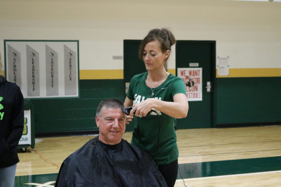 Varsity+soccer+coach+shaves+head+at+Fall+Sports+Awards