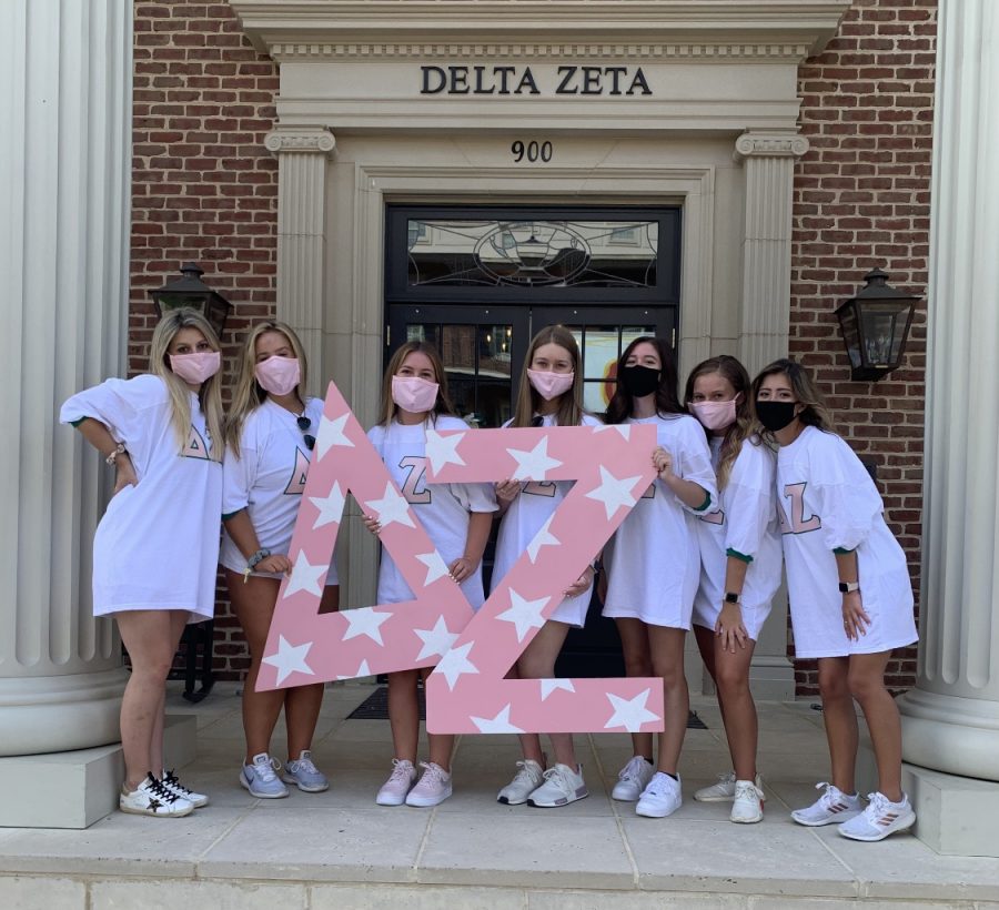 Genna Nucci posing with friends in front of her sorority. 