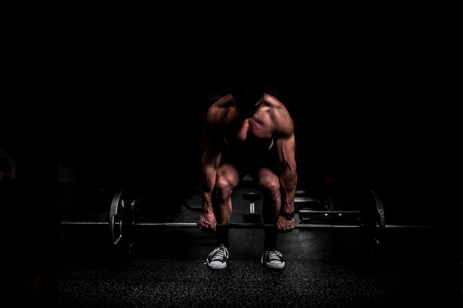 Many+inexperienced+lifters+put+themselves+at+risk+of+injury+by+incorrectly+performing+exercises+such+as+the+deadlift.