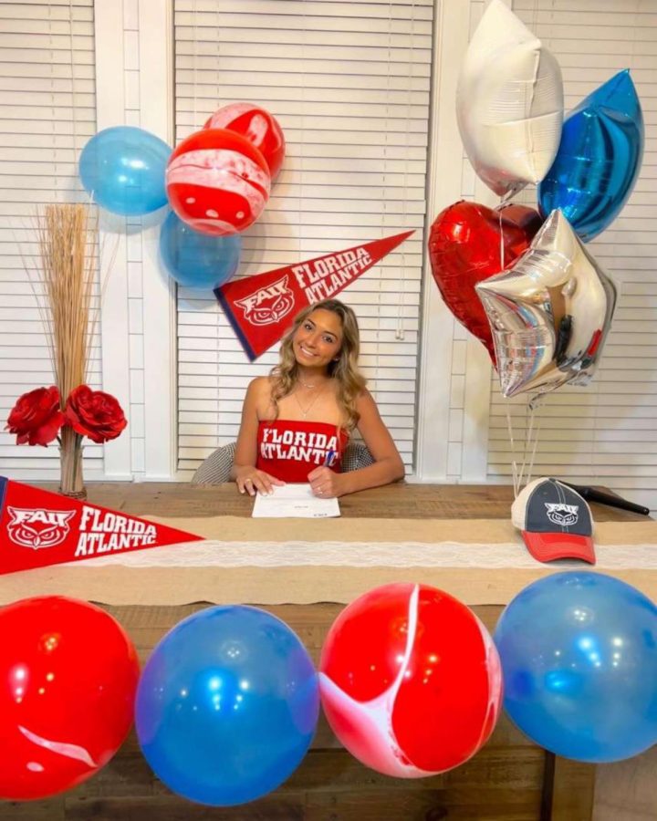 Taylor Vogt commits to FAU for soccer.