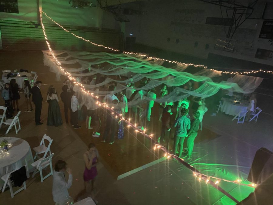 A top view of the decorations on the dance floor.