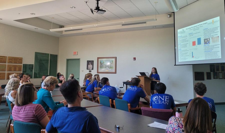 Maddy+Boehm+presents+her+Marine+3+Ocean+Academy+research+on+microplastics.