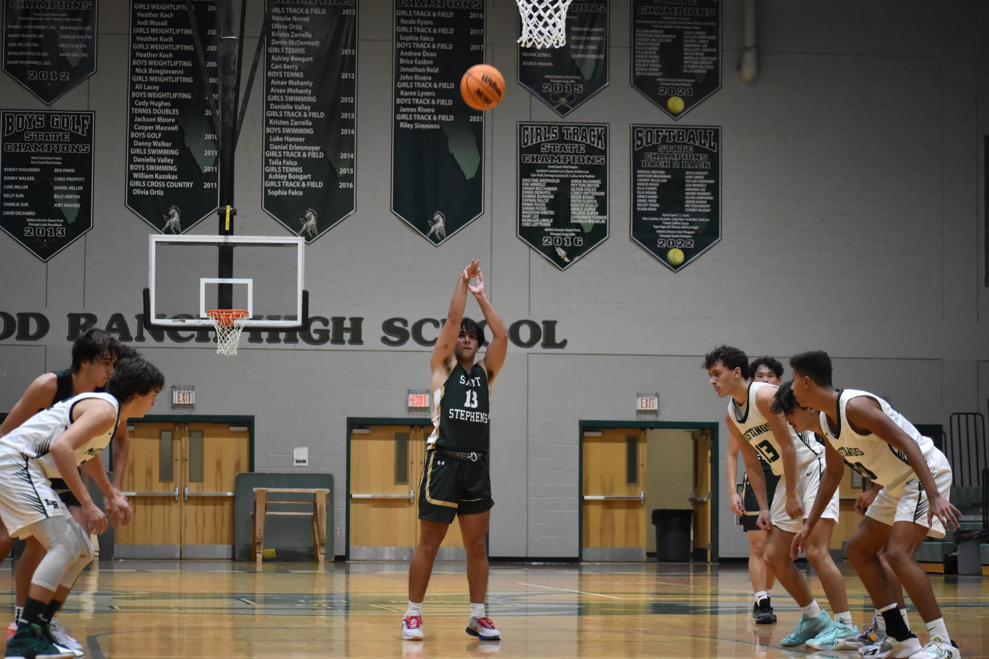 Photo+Gallery%3A+Boys+varsity+basketball+against+Lakewood+Ranch+HS