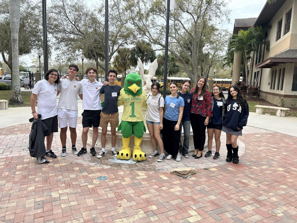 Argentina exchange students pose with Freddy Falcon. 