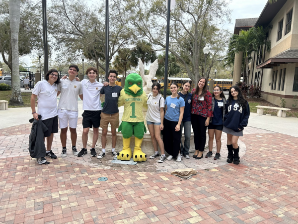 Argentina exchange students pose with Freddy Falcon. 