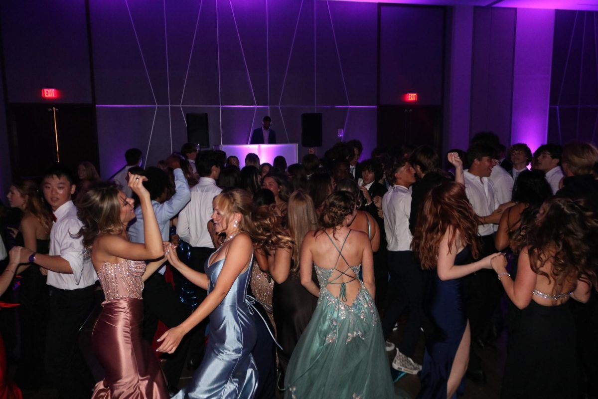 Last year's prom, "A lovely night" took place at Art Ovation Hotel.