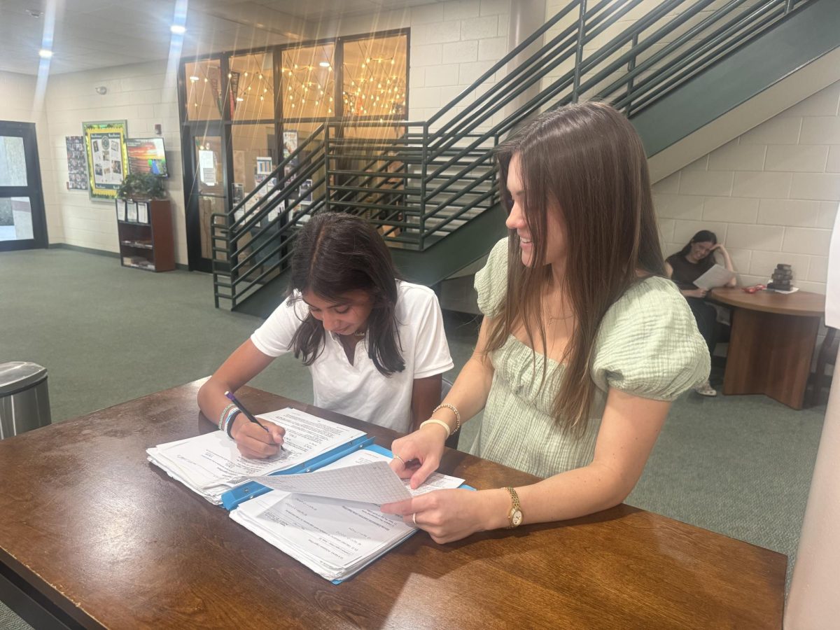 Senior Brooke Cosentino helps a sophomore in a peer tutoring session. 